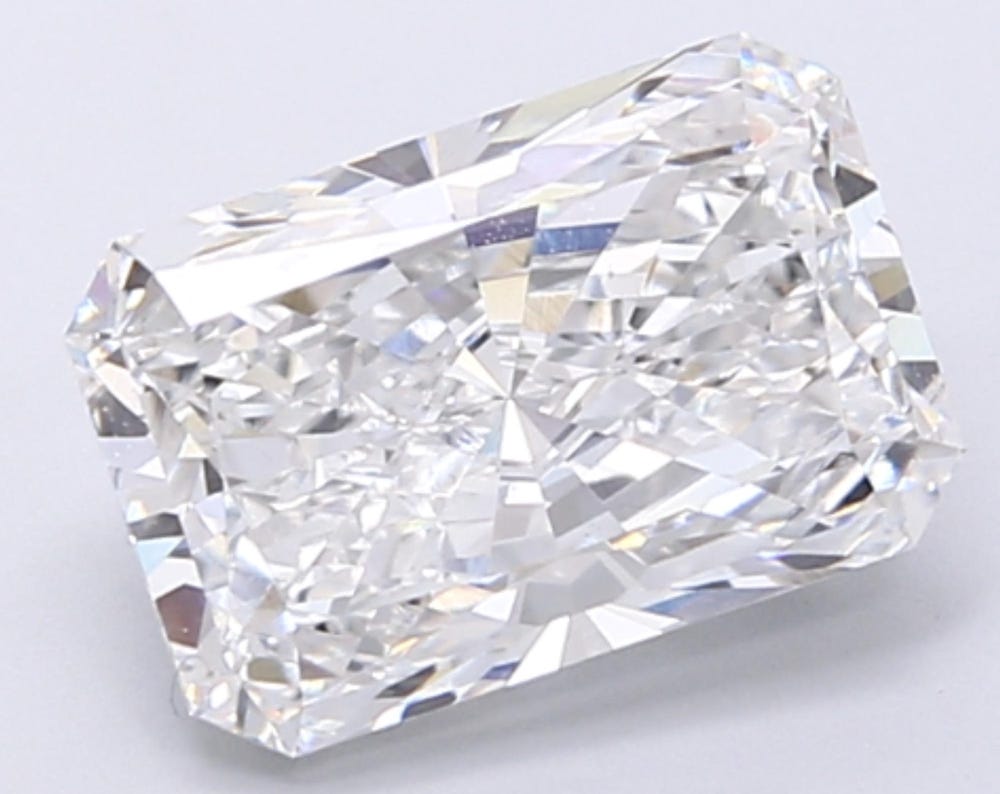3 CT Radiant Cut E- VVS2 Lab Grown Diamond - IGI Certified